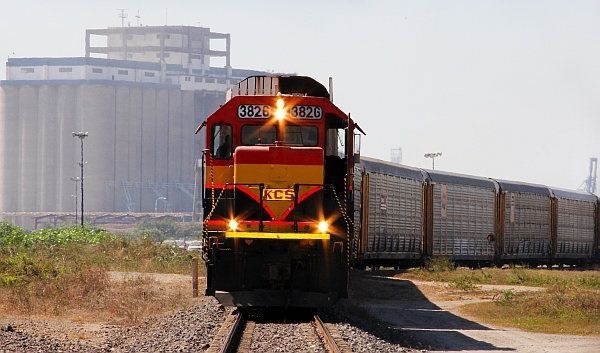 Railroad blockade in Sonora wreaks havoc on manufacturing industry
