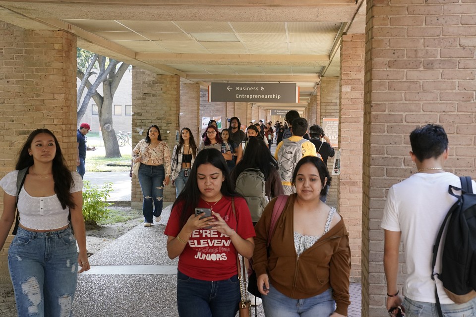 UTRGV achieves record student enrollment for third consecutive year