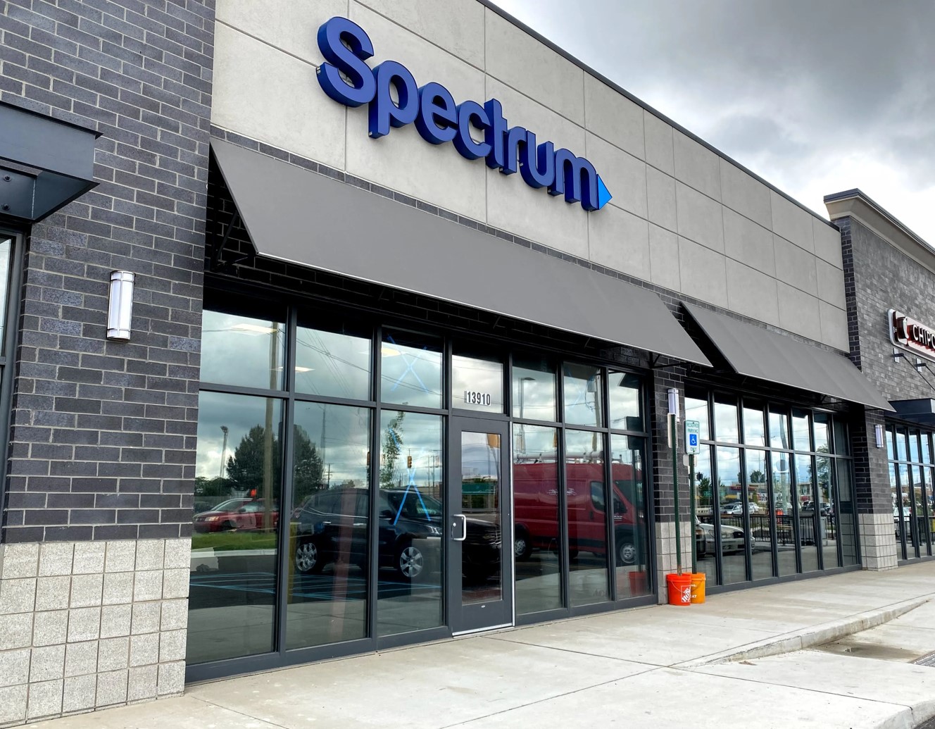 Spectrum opens new customer service center in El Paso BORDERNOW