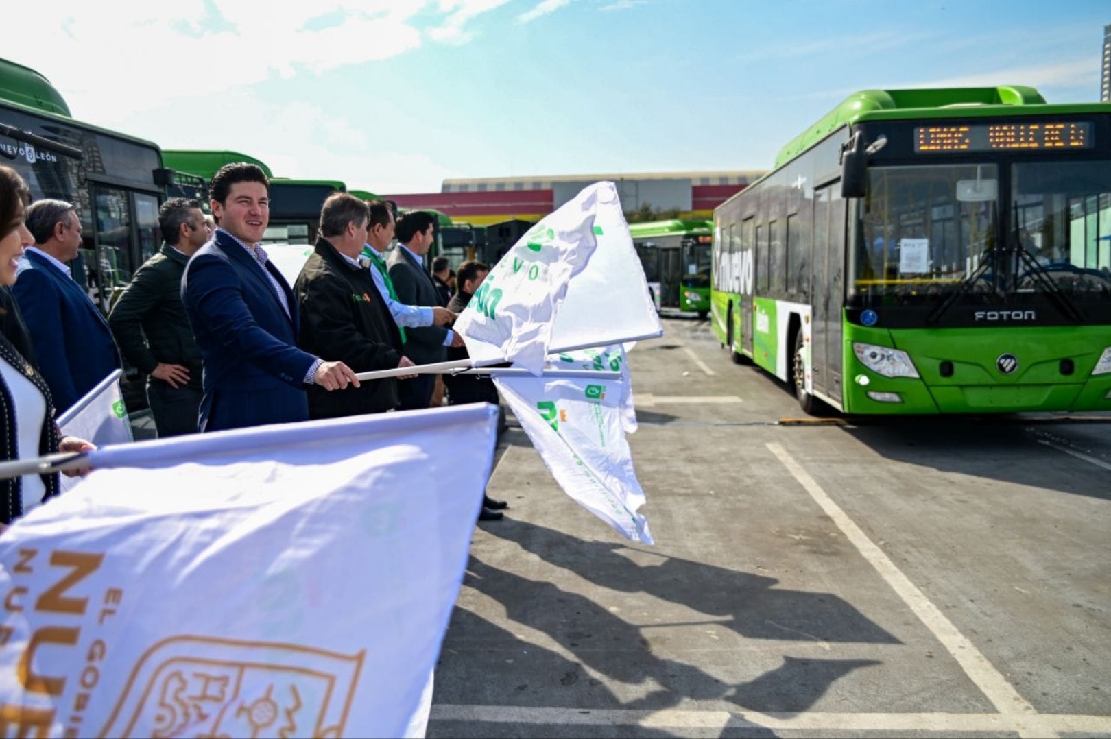 FOTON delivers the first 142 buses in Nuevo Leon
