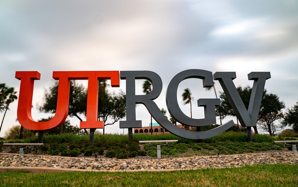 <strong>UTRGV and Harmony Public Schools sign agreement to help students enter university</strong>