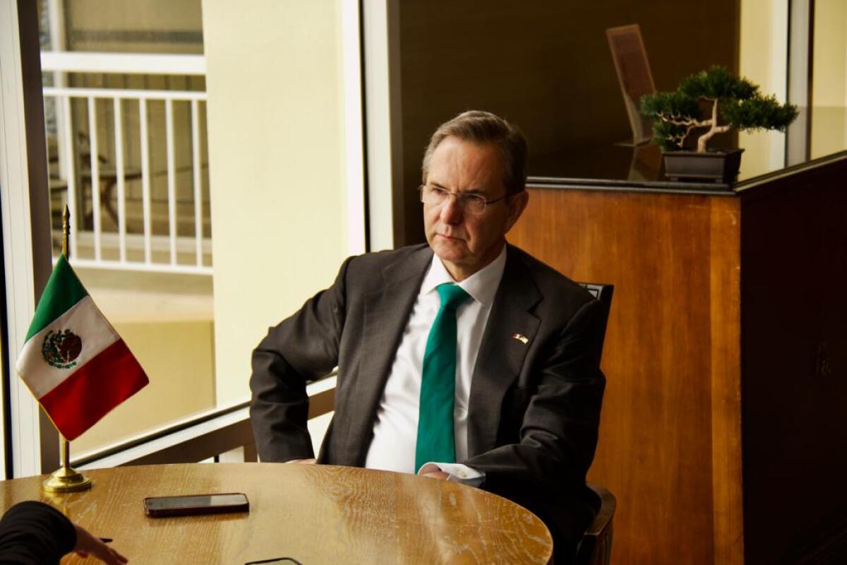 <strong>Ambassador Esteban Moctezuma Makes Working Visit to Albuquerque</strong>