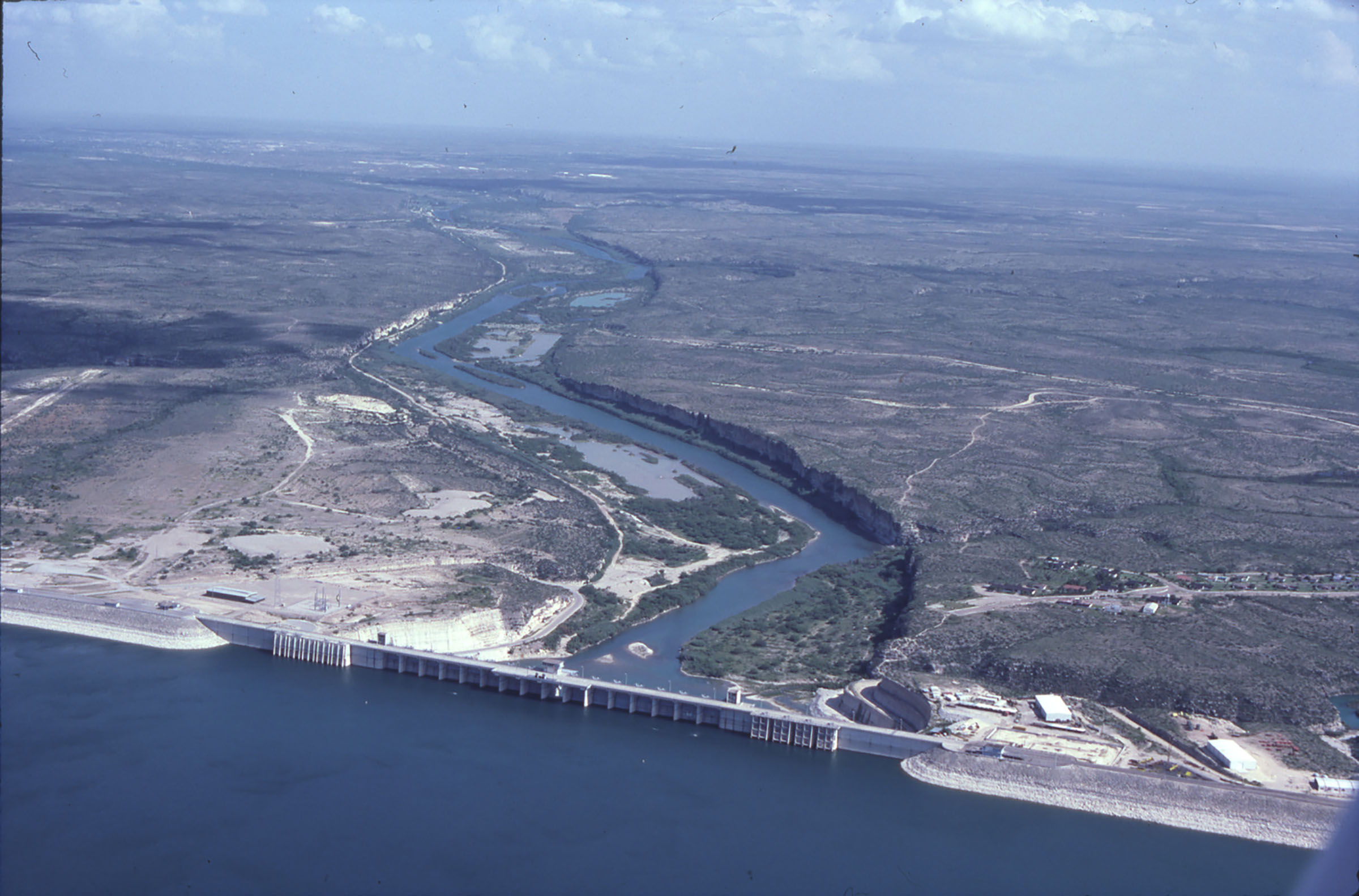 <strong>Amistad Dam International Crossing Temporarily Suspended</strong>